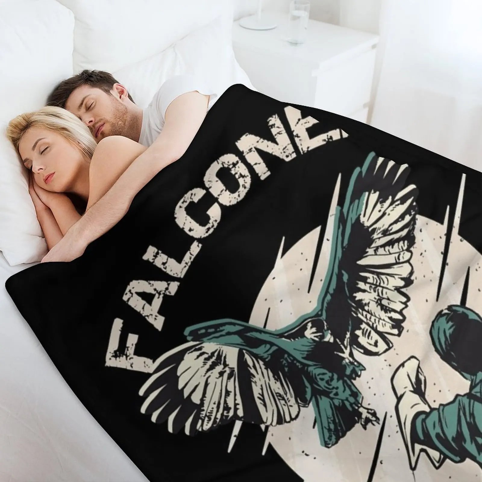 Falconry Bird landing on Falco - Home Decor Png recension och pris